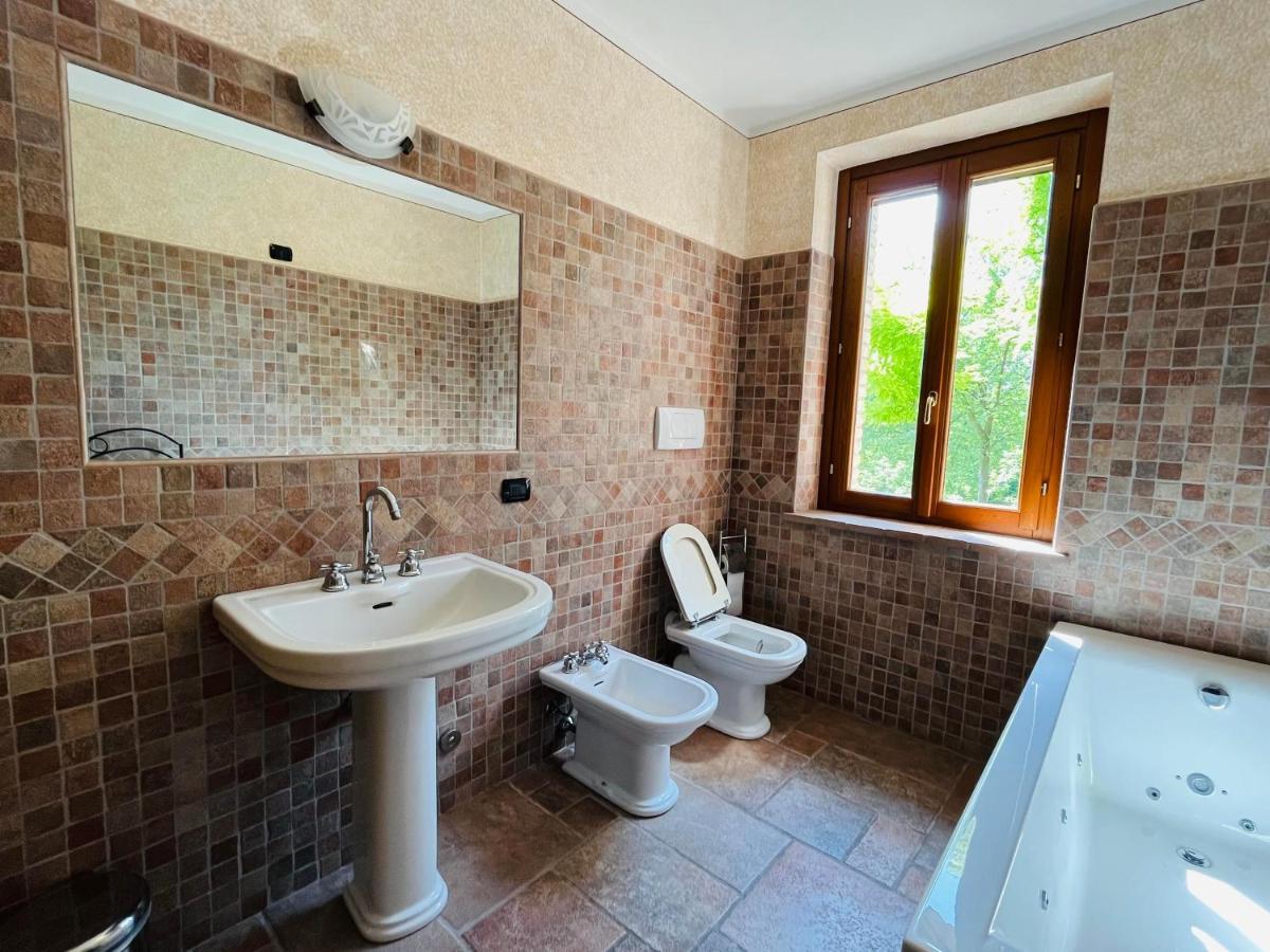 Il Borgo Fra I Laghi Villa Monzambano Exterior photo