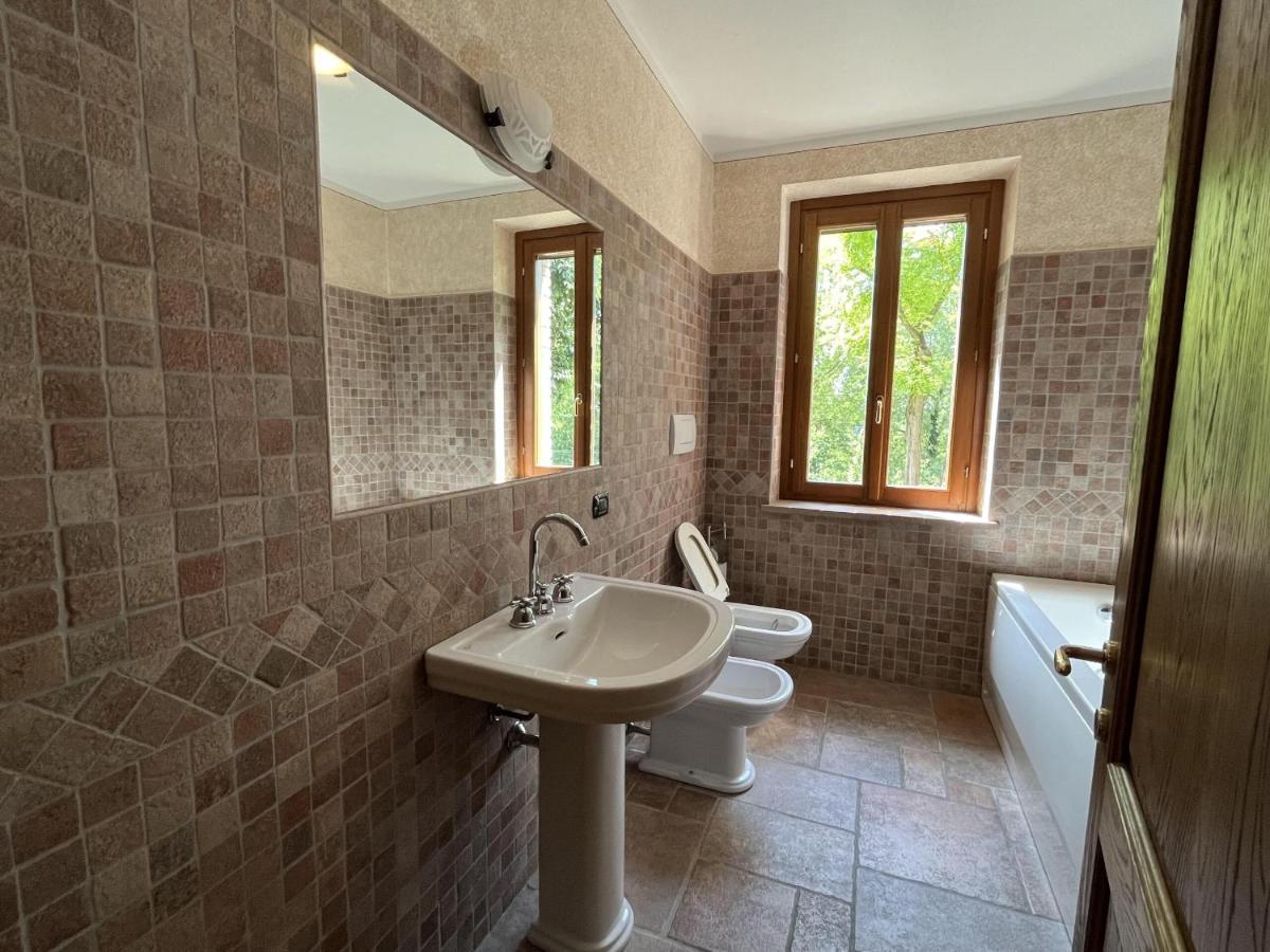 Il Borgo Fra I Laghi Villa Monzambano Exterior photo